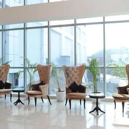 Xenious World Square Hotel Газиабад Екстериор снимка
