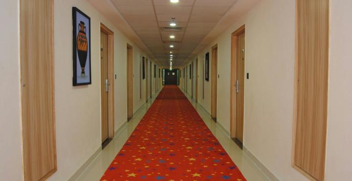 Xenious World Square Hotel Газиабад Екстериор снимка