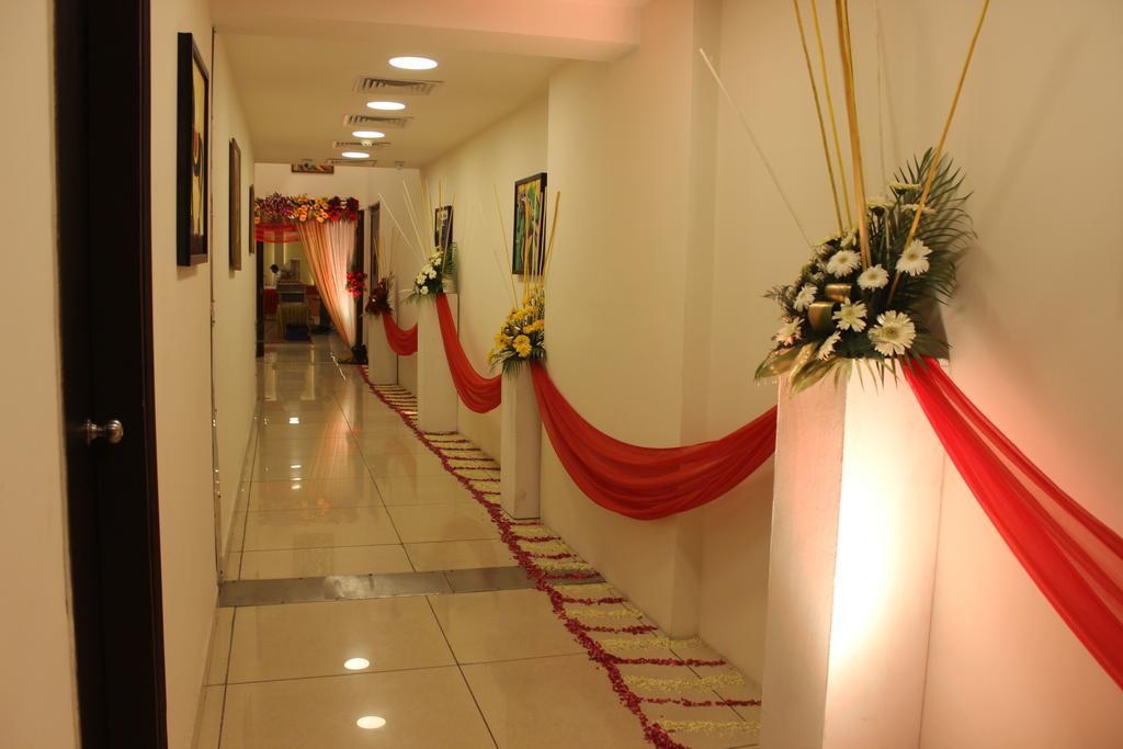 Xenious World Square Hotel Газиабад Екстериор снимка