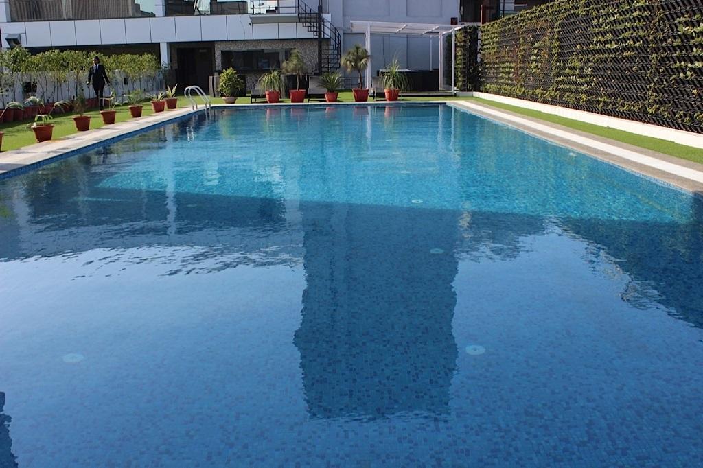 Xenious World Square Hotel Газиабад Екстериор снимка