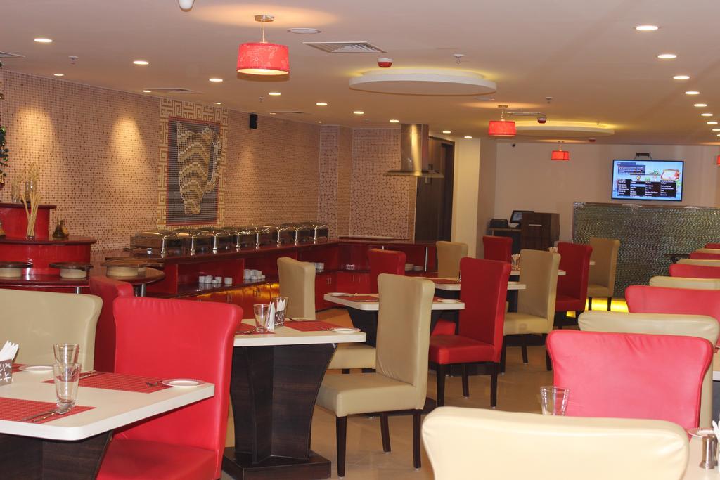 Xenious World Square Hotel Газиабад Екстериор снимка