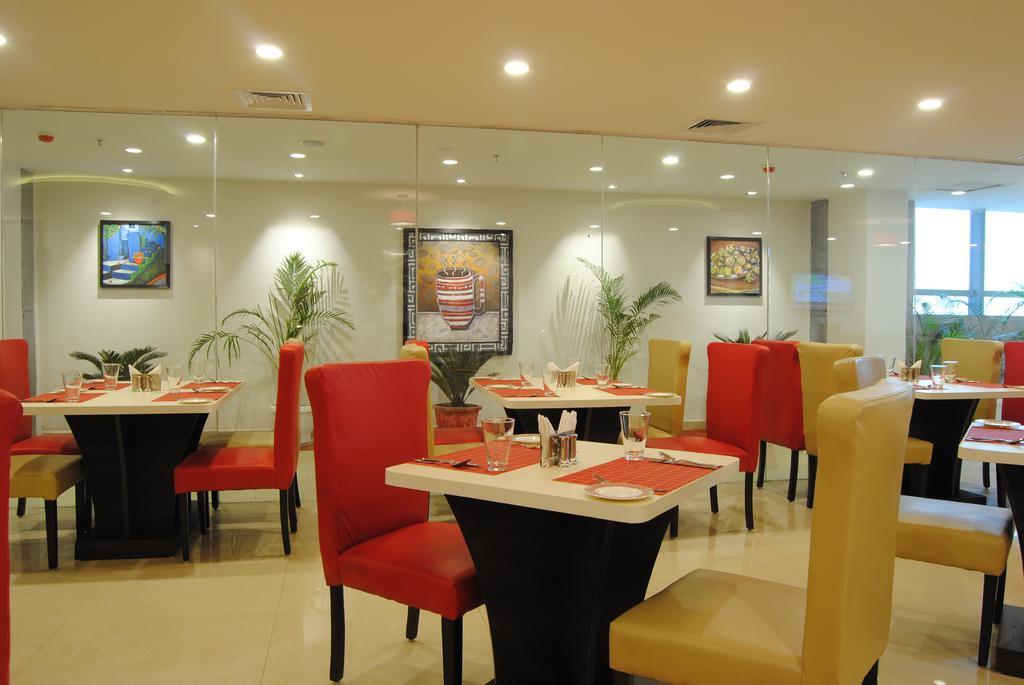 Xenious World Square Hotel Газиабад Екстериор снимка