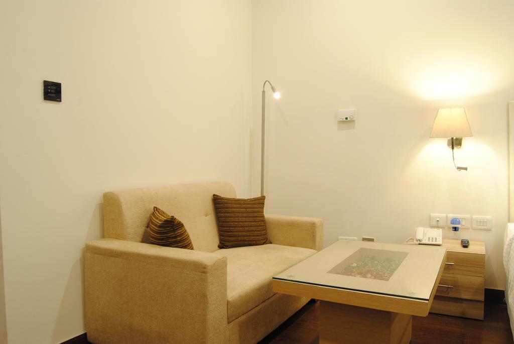 Xenious World Square Hotel Газиабад Екстериор снимка