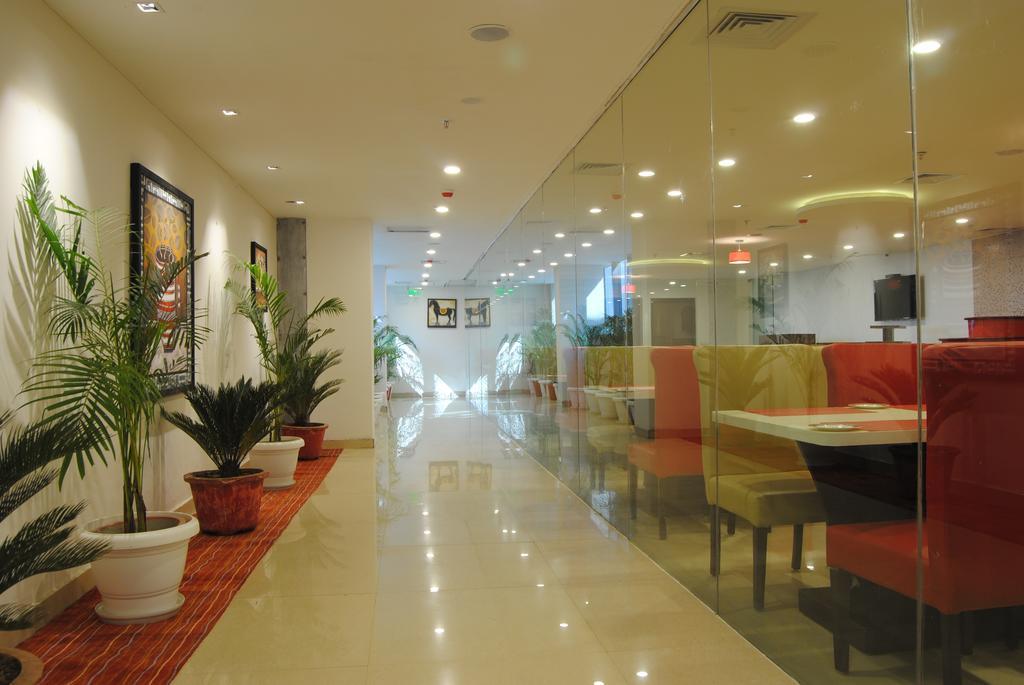 Xenious World Square Hotel Газиабад Екстериор снимка