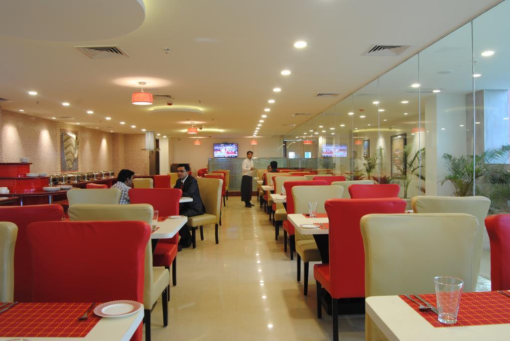 Xenious World Square Hotel Газиабад Екстериор снимка