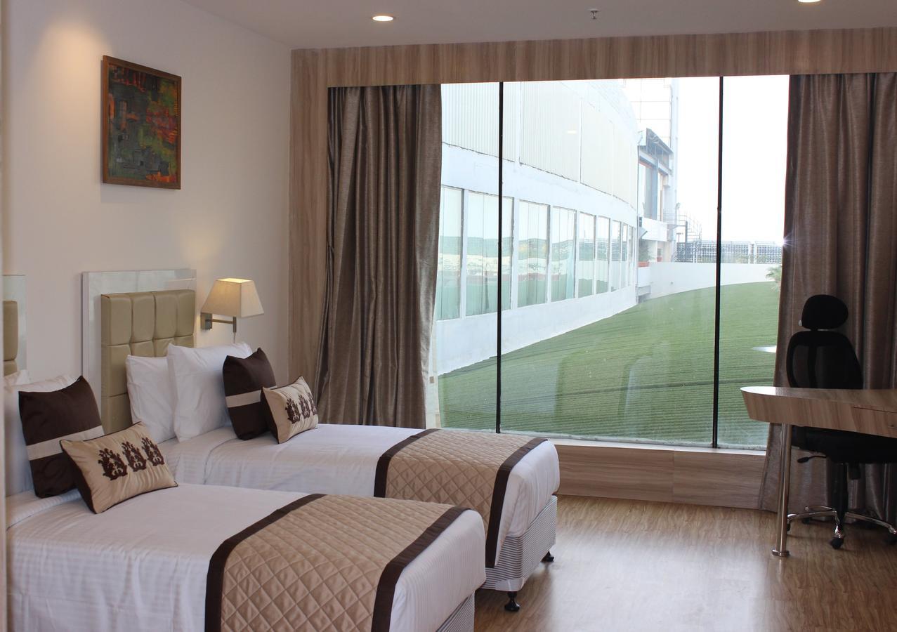 Xenious World Square Hotel Газиабад Екстериор снимка